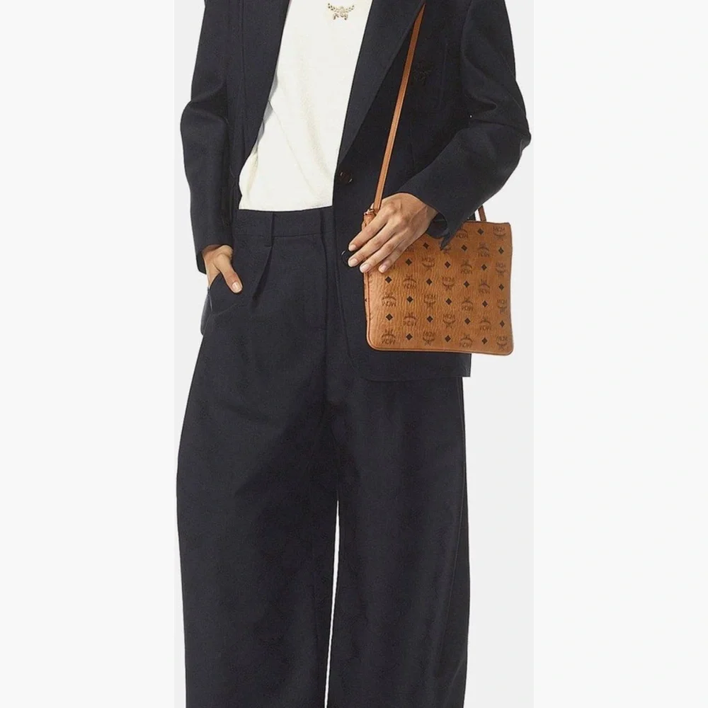 $500 NWOT MCM Crossbody Viestos Pouch with Original Strap - Picture 4 of 6